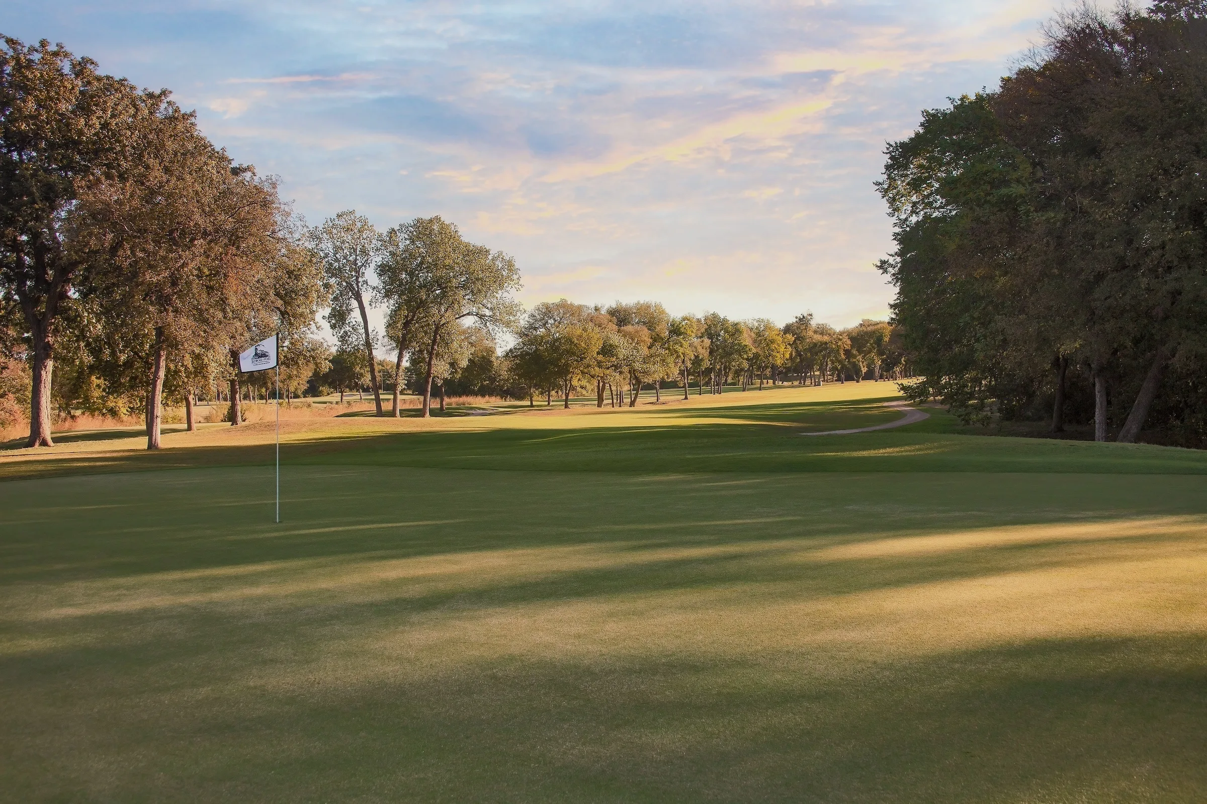 Hole 4 par-5 dogleg left through wooded fairway